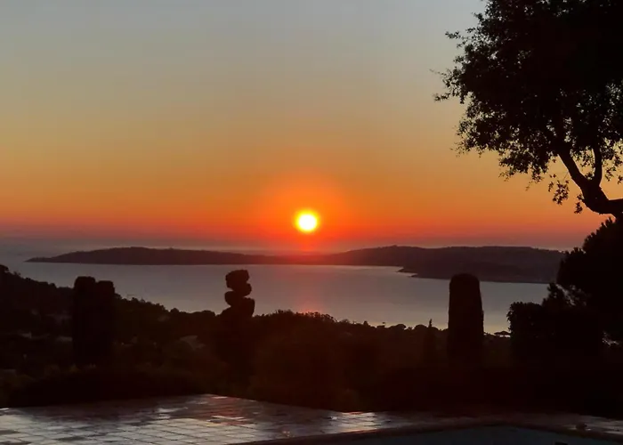 Breathtaking Sea View Over Saint-tropez Tatil Evi